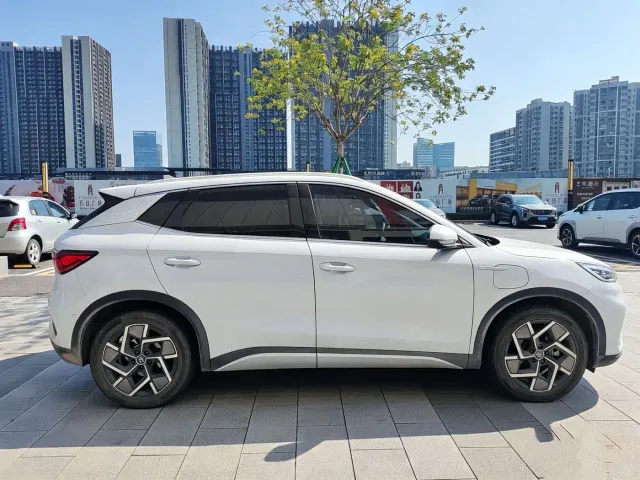 BYD Yuan PLUS — Фото автомобиля 2