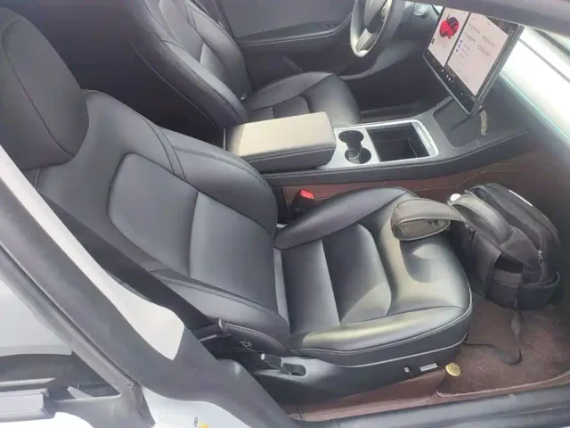 Tesla Model Y — Фото автомобиля 24