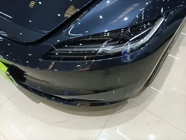 Tesla Model 3 — Фото автомобиля 23