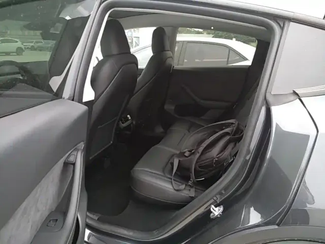 Tesla Model Y — Фото автомобиля 12