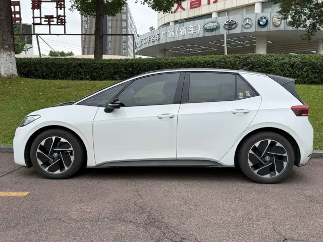 Volkswagen ID.3 — Фото автомобиля 3