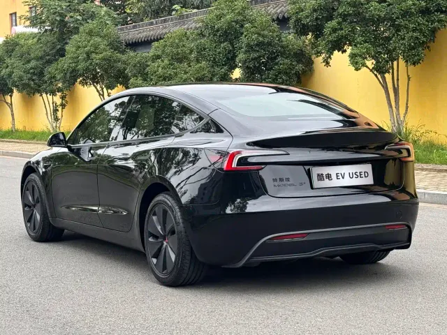 Tesla Model 3 — Фото автомобиля 6