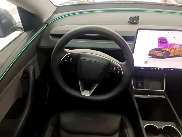 Tesla Model Y — Фото автомобиля 10