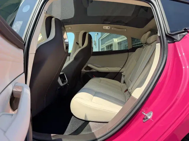 Xiaomi SU7 — Фото автомобиля 16