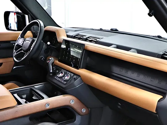 Land Rover Defender — Фото автомобиля 15