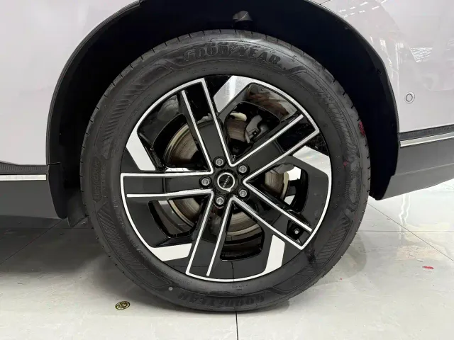 Volvo XC70 Plug-in Hybrid — Фото автомобиля 5