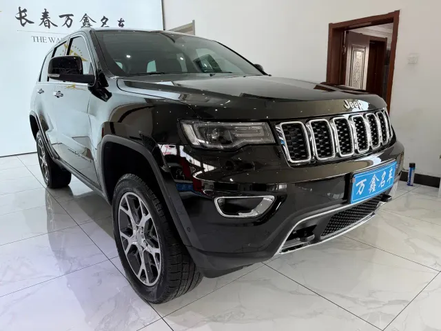 Jeep Grand Cherokee — Фото автомобиля 3
