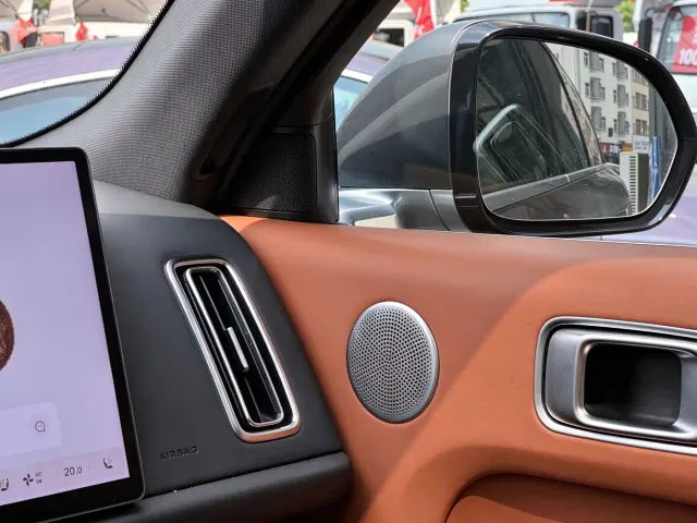 Li Auto L8 — Фото автомобиля 14