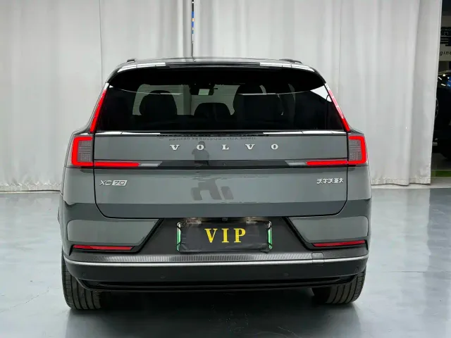 Volvo XC70 Plug-in Hybrid — Фото автомобиля 10