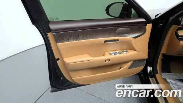 Genesis G90 Бензин 3.5 турбо AWD — Фото автомобиля 21