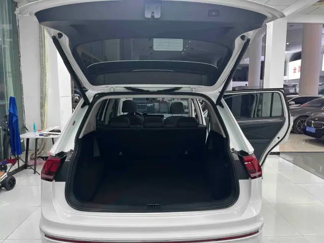 Volkswagen Tiguan L — Фото автомобиля 18