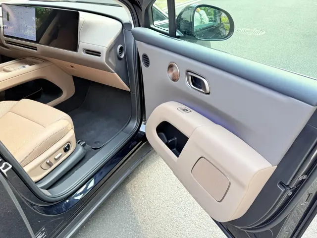Li Auto i8 — Фото автомобиля 15