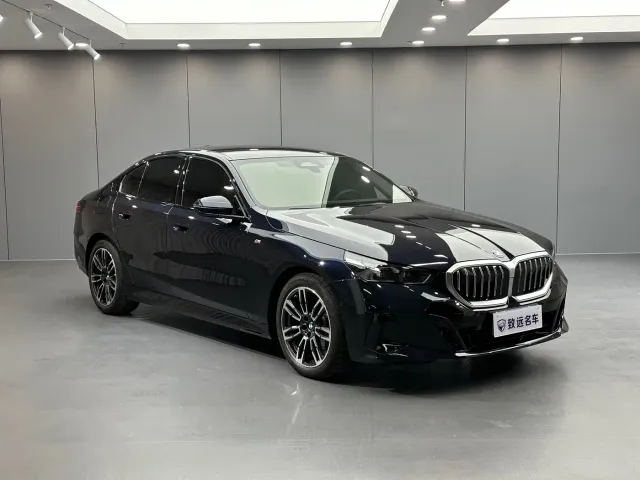 BMW 5 Series — Фото автомобиля 3