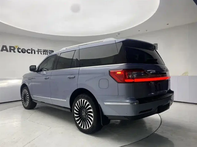 Lincoln Navigator — Фото автомобиля 7