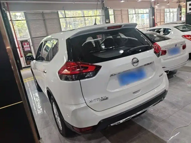 Nissan X-Trail — Фото автомобиля 4