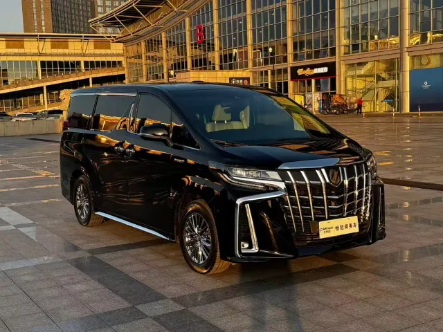 Toyota Alphard — Фото автомобиля 3