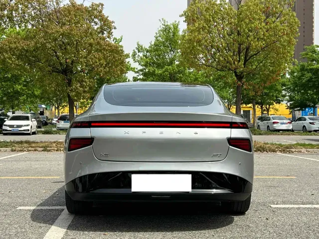 Xpeng P7 — Фото автомобиля 8