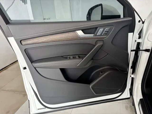 Audi Q5L — Фото автомобиля 10