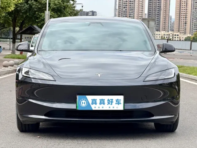 Tesla Model 3 — Фото автомобиля 2