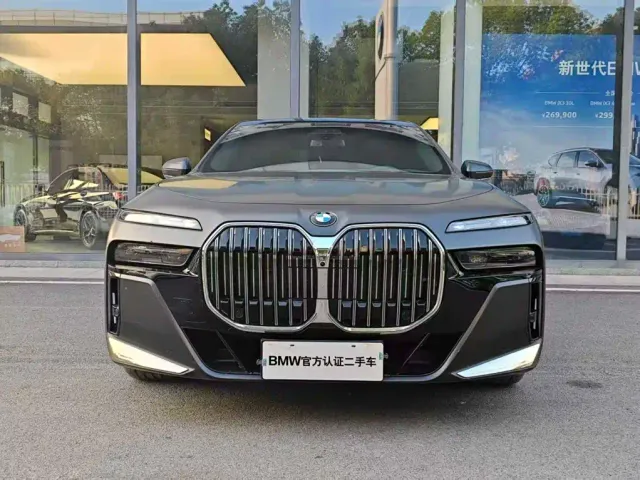 BMW 7 Series — Фото автомобиля 3
