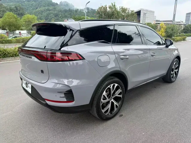 BYD Tang — Фото автомобиля 12