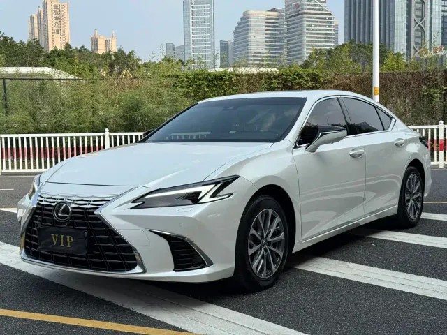 Lexus ES — Фото автомобиля 3