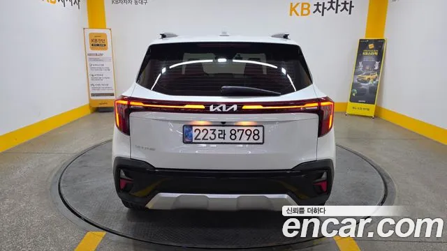 Kia Seltos Новый Seltos Бензин 2.0 2WD — Фото автомобиля 4