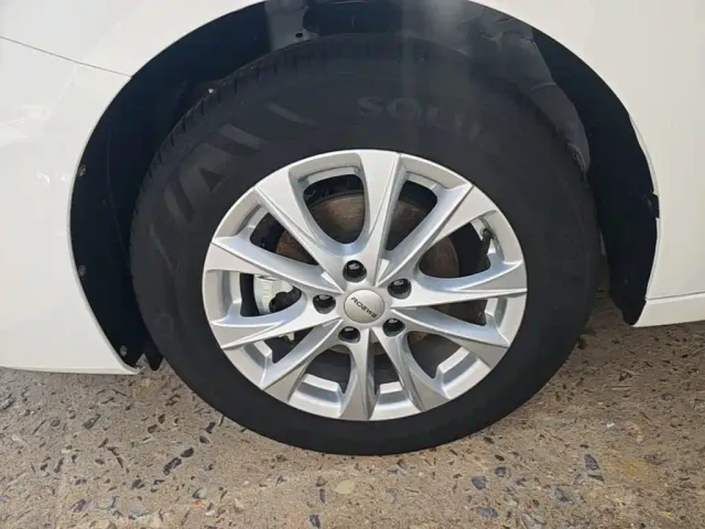 Roewe i5 — Фото автомобиля 22