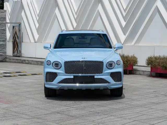 Bentley Bentayga — Фото автомобиля 2