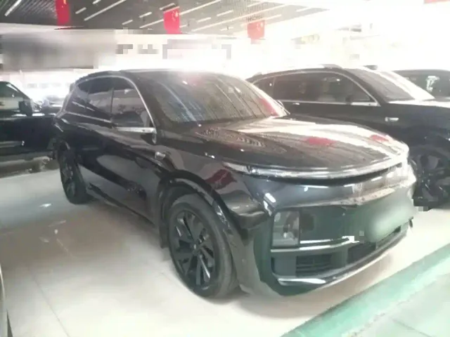 Li Auto L8 — Фото автомобиля 3