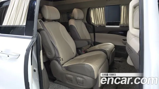 Kia Carnival Generation 4 — Фото автомобиля 17