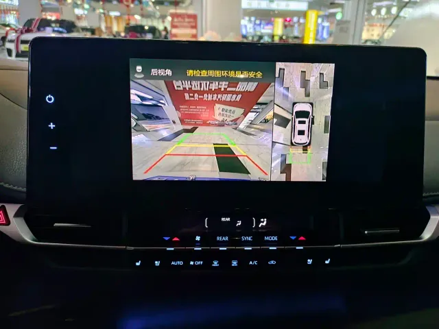 Toyota Sienna — Фото автомобиля 9