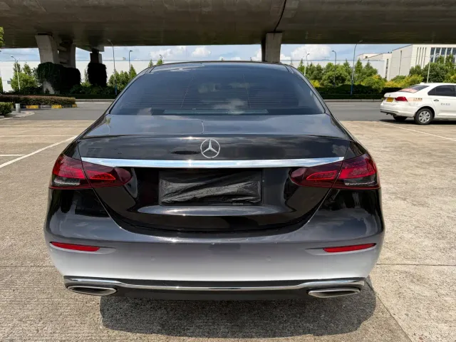 Фотография автомобиля — Mercedes-Benz E-Class
