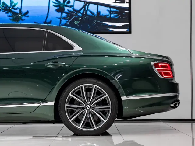 Bentley Flying Spur — Фото автомобиля 7