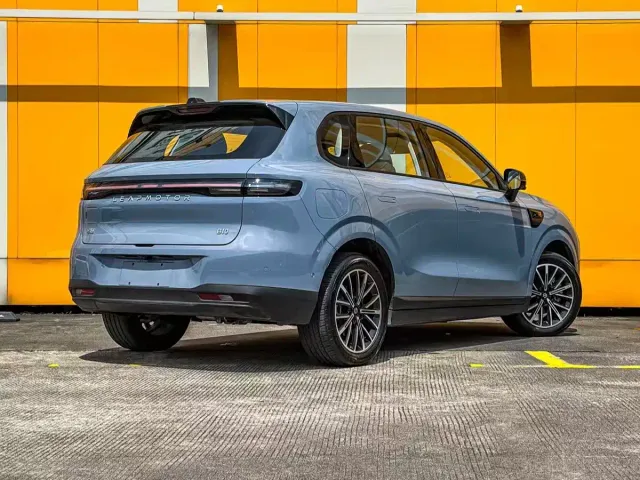 Leapmotor B10 — Фото автомобиля 3