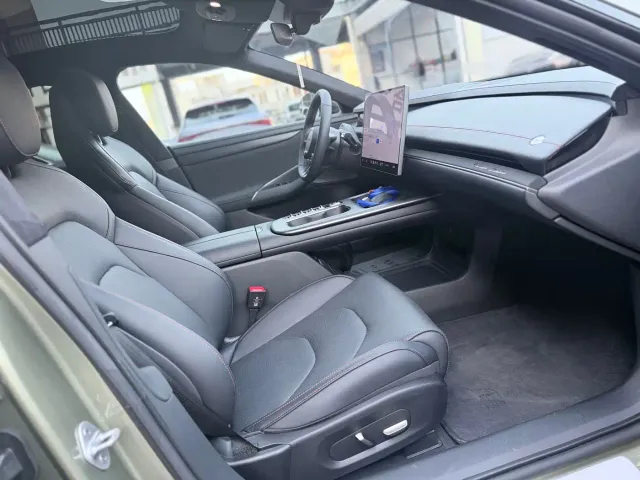Xiaomi SU7 — Фото автомобиля 12