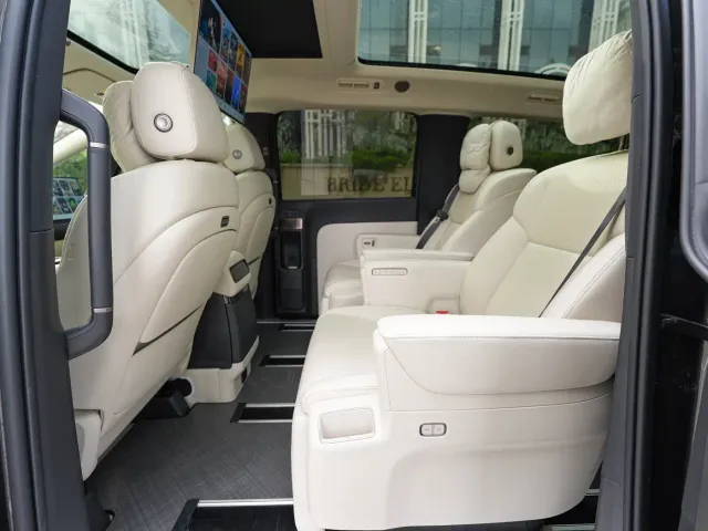Li Auto MEGA — Фото автомобиля 16