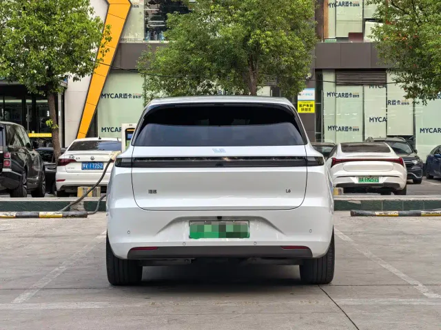 Li Auto L6 — Фото автомобиля 15