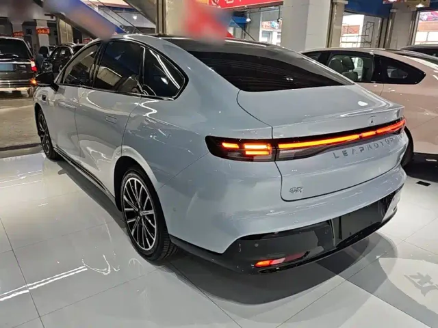 Leapmotor B01 — Фото автомобиля 4