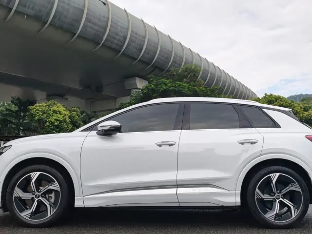 Audi Q4 e-tron — Фото автомобиля 4