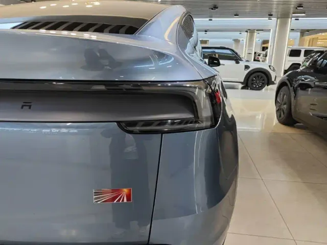 Tesla Model Y — Фото автомобиля 7