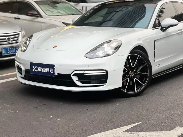 Porsche Panamera — Фото автомобиля 2