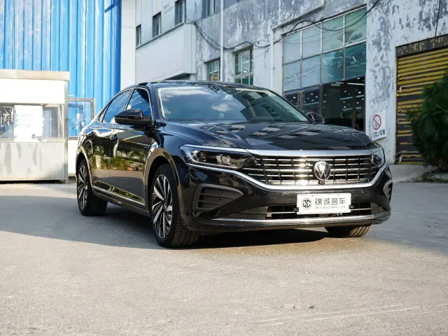 Volkswagen Passat — Фото автомобиля 3