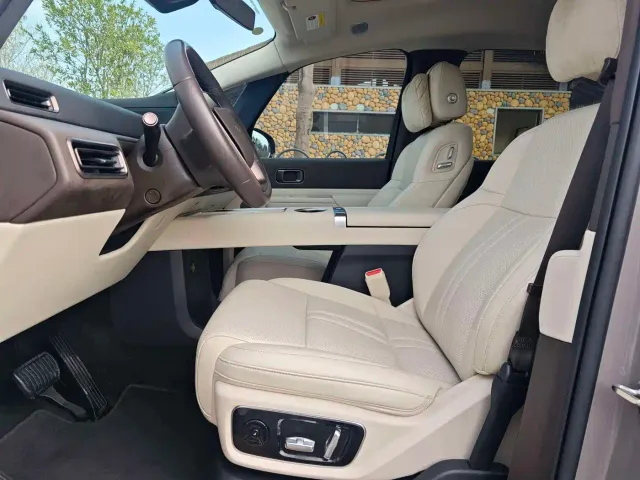 Li Auto MEGA — Фото автомобиля 7