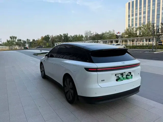 Li Auto i6 — Фото автомобиля 7