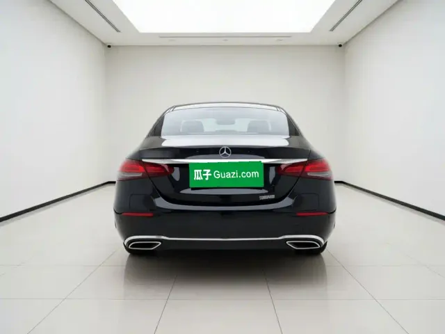 Mercedes-Benz E-Class — Фото автомобиля 5