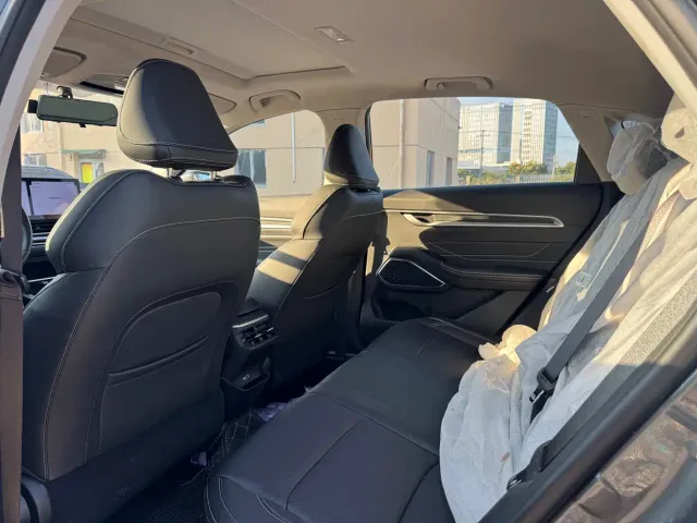 Geely Emgrand — Фото автомобиля 4