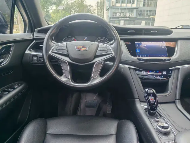 Cadillac XT5 — Фото автомобиля 9