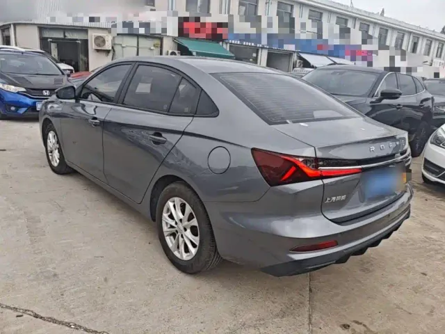 Roewe i5 — Фото автомобиля 4