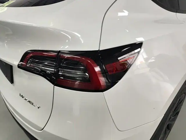 Tesla Model Y — Фото автомобиля 7